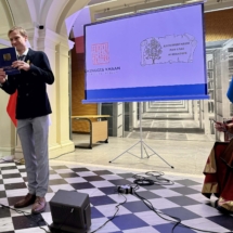 f0b172f7-da52-4b19-8b3e-31296763a0f7